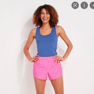 Vineyard Vines performance shorts size M NWT